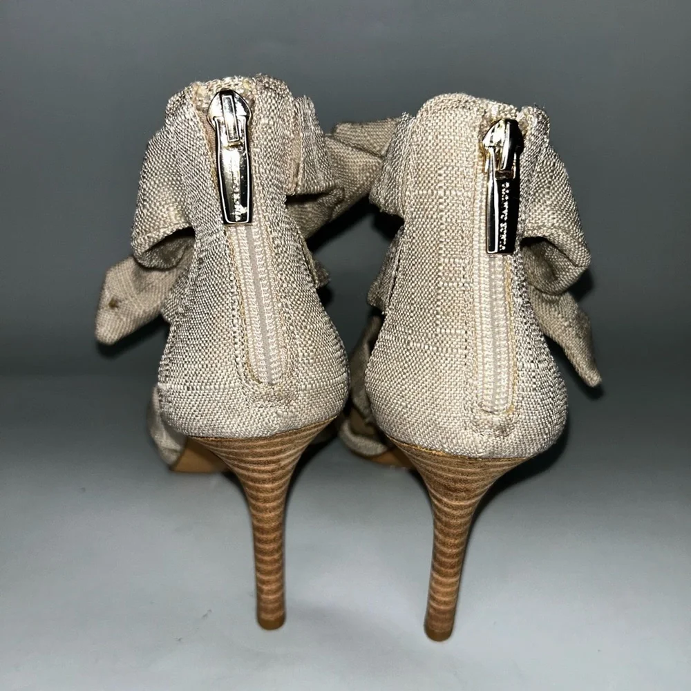 NWOT Vince camuto chania beige sandals
